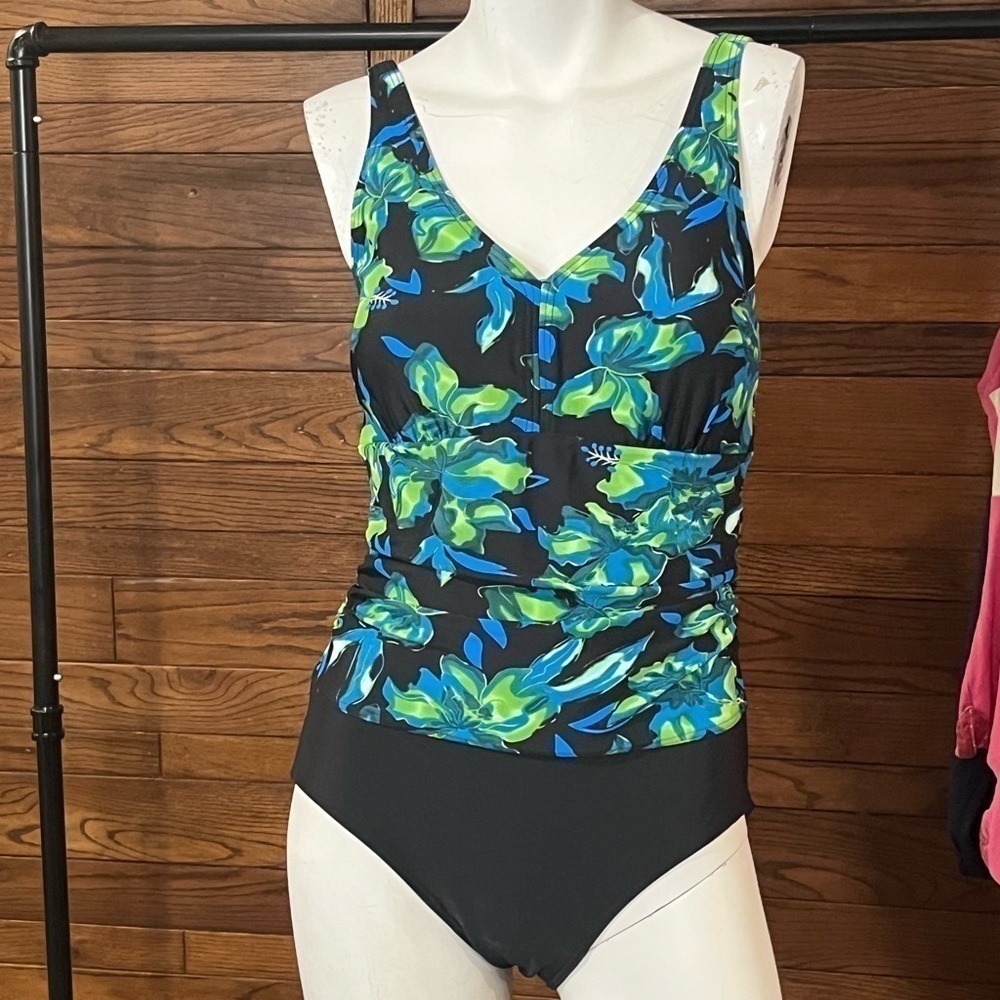 LIQUID Assets size 10 new without tags one piece suit. Blue green. Black.